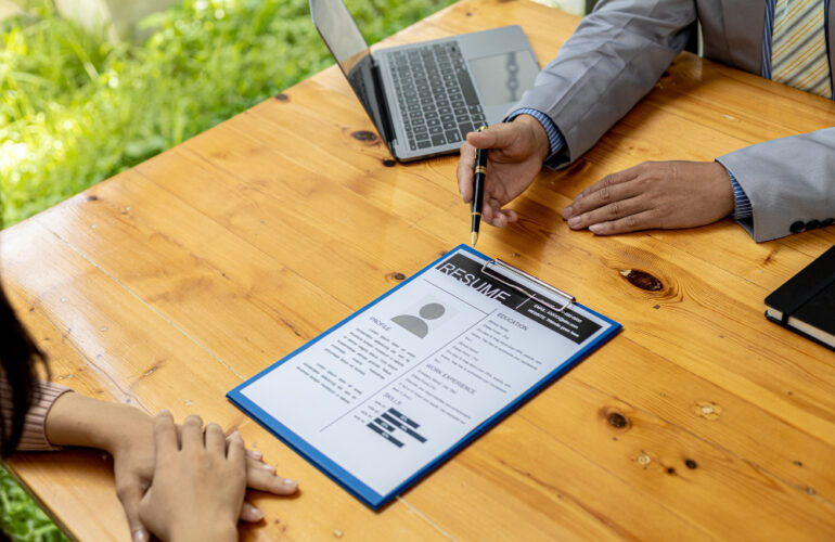 How to Write a Resume Objective That Gets You Hired in 2025